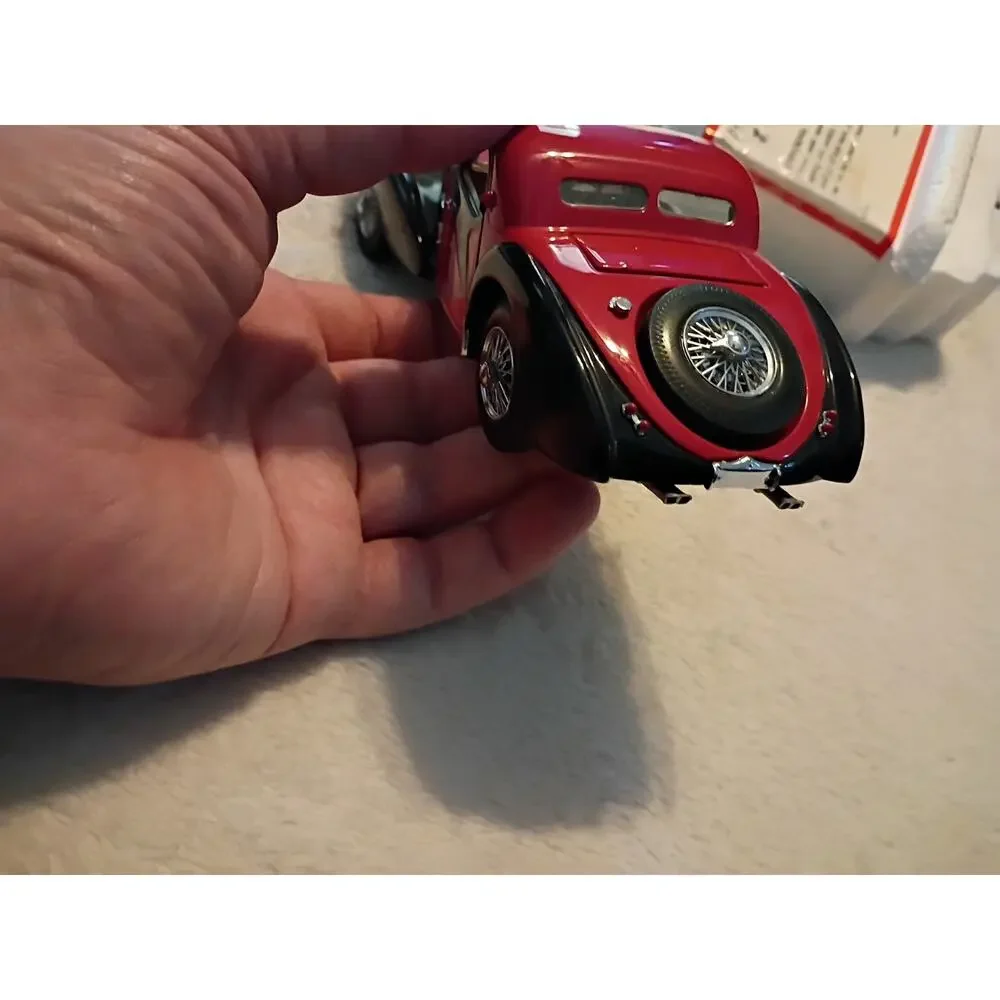 Franklin Mint Bugatti 1936 Type 57SC Red Black Diecast Boxed Model Car 1/24 1:24